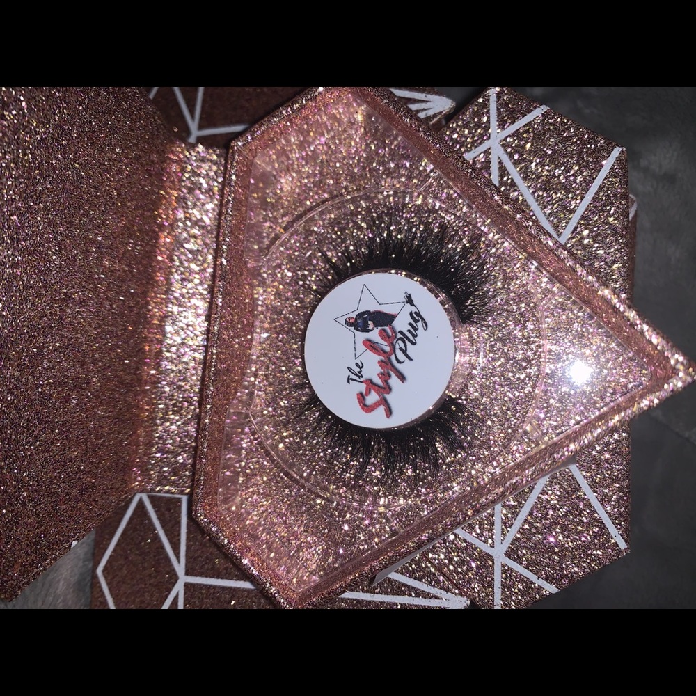 StylePlug Lashes - Picture 6 of 6